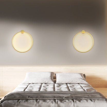 مصباح حائط LED دائري من الأكريليك والألومنيوم بتصميم عصري بسيط لغرفة النوم 
