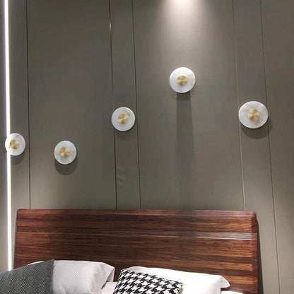 مصباح حائط LED دائري من النحاس والرخام بتصميم عصري بسيط لغرفة النوم 