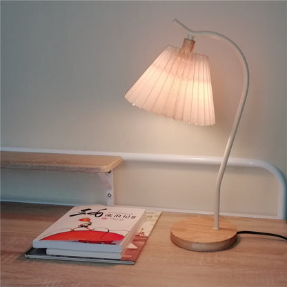 European Minimalist Pleated Solid Wood 1-Light Table Lamp
