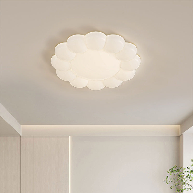 寝室用コンテンポラリー北欧クリームPEフラワーLEDフラッシュマウントシーリングライト