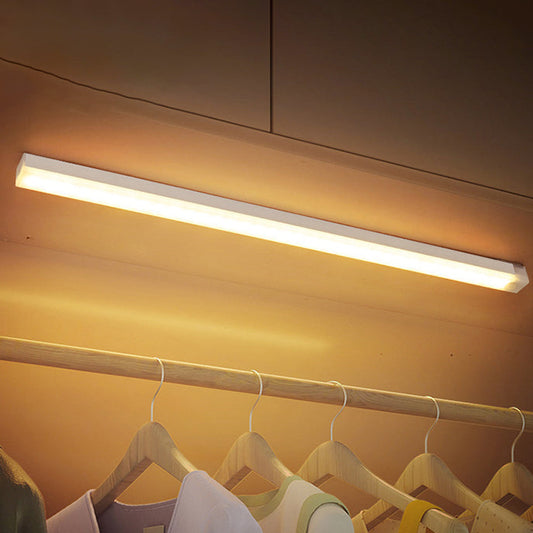 مصباح حائط LED مكعبي الشكل بتصميم عصري بسيط مع مستشعر تلقائي لغرفة المعيشة 
