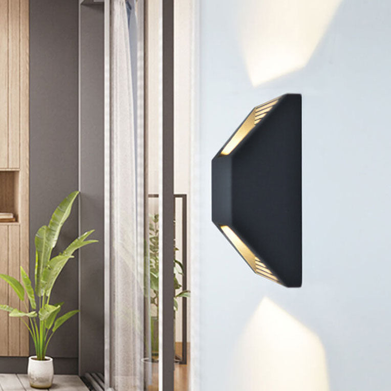 مصابيح حائط LED مقاومة للماء بتصميم هندسي عصري خارجي 