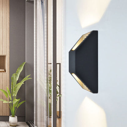 مصابيح حائط LED مقاومة للماء بتصميم هندسي عصري خارجي 