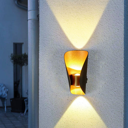مصباح حائط LED مقاوم للماء بتصميم إبداعي وعصري وبسيط للشرفة الخارجية 