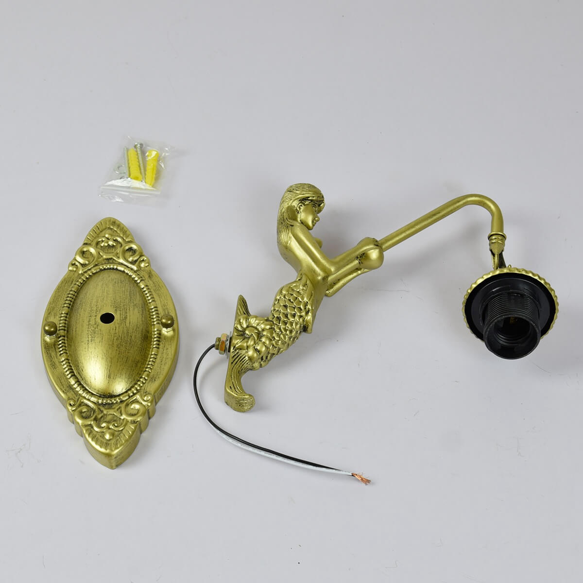 مصباح حائطي من الزجاج الملون بتصميم عباد الشمس من تيفاني بتصميم أوروبي عتيق مزود بإضاءة واحدة 