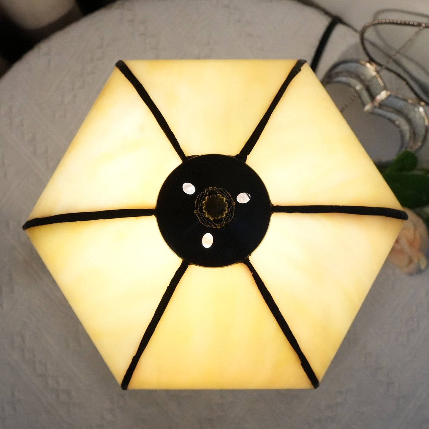 Traditional Tiffany Half Round Stained Glass Resin 1-Light Table Lamp For Bedroom