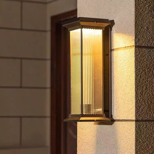 مصباح حائط خارجي مستطيل الشكل مصنوع من الألومنيوم والزجاج ومقاوم للماء بتصميم عصري بسيط، نصف ضوء، مناسب للحديقة 