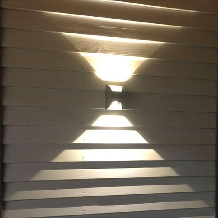 مصباح حائط LED مربع الشكل مقاوم للماء بتصميم عصري بسيط ومتوهج لأعلى ولأسفل 
