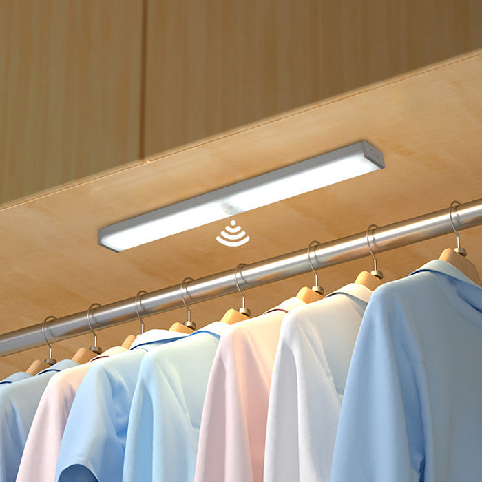 مصباح حائط LED مكعبي الشكل بتصميم عصري بسيط مع مستشعر تلقائي لغرفة المعيشة 