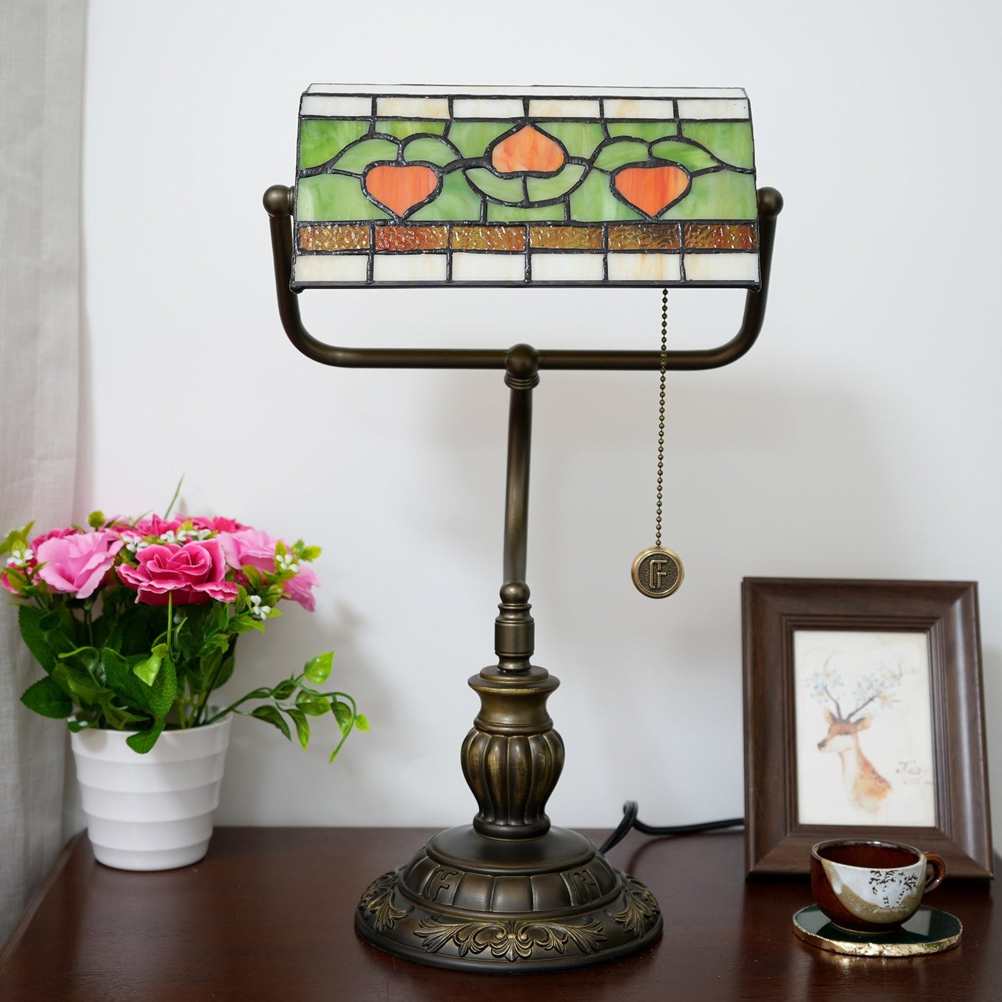 Traditional Tiffany Heart Design Stained Glass Resin Iron 1-Light Table Lamp For Bedroom