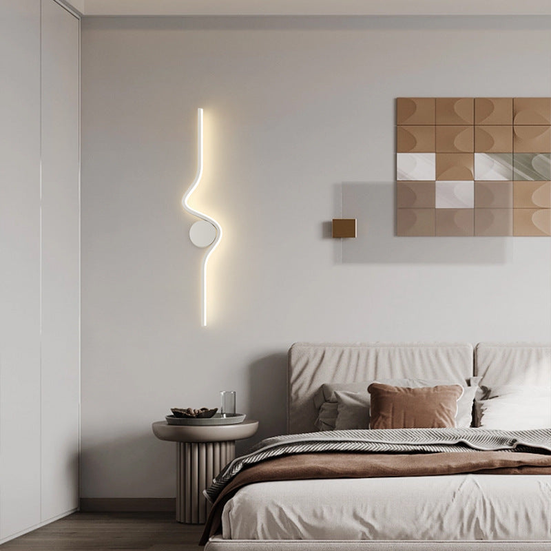مصباح حائط LED طويل من الحديد والألومنيوم بتصميم عصري بسيط لغرفة المعيشة 