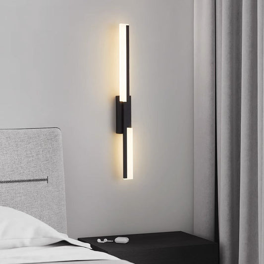 مصباح حائط LED من الحديد الأكريليكي بتصميم عمودي بسيط وحديث لغرفة المعيشة 