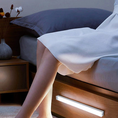 مصباح حائط LED مكعبي الشكل بتصميم عصري بسيط مع مستشعر تلقائي لغرفة المعيشة 