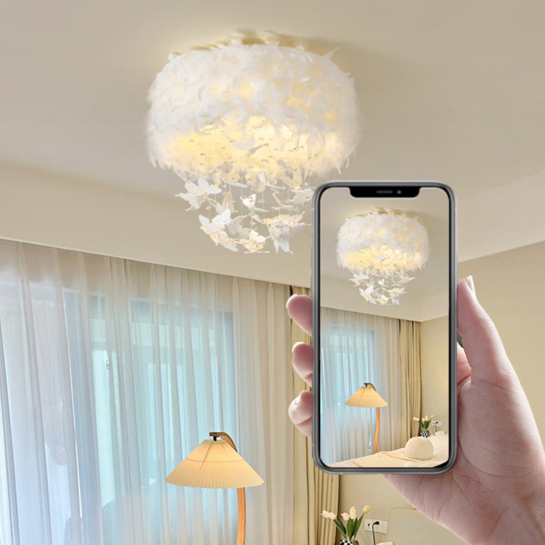 現代的なスカンジナビアの蝶の羽根、丸いクリスタルのトルコの羽根、鉄製のLEDフラッシュマウント天井照明、寝室用