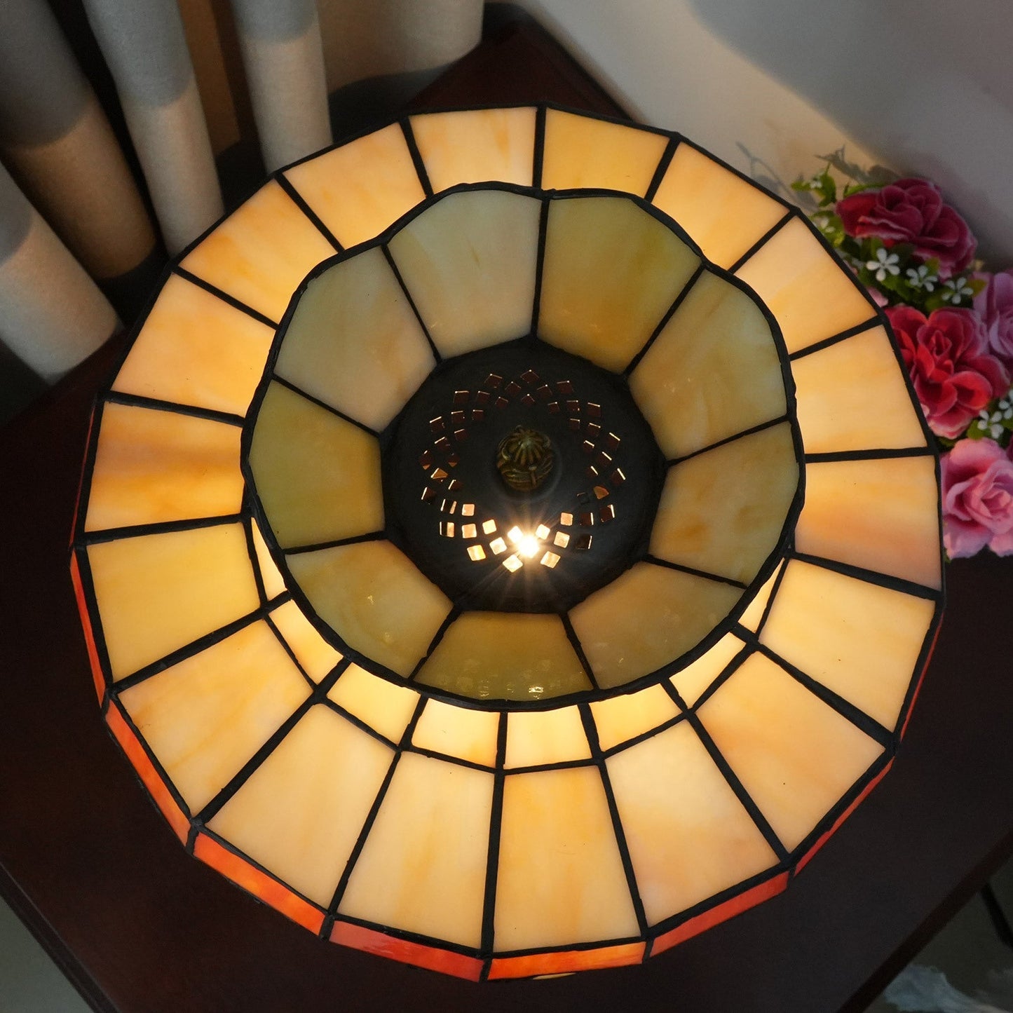 Traditional Tiffany Round Umbrella-Shaped Stained Glass Resin Iron 1-Light Table Lamp For Bedroom