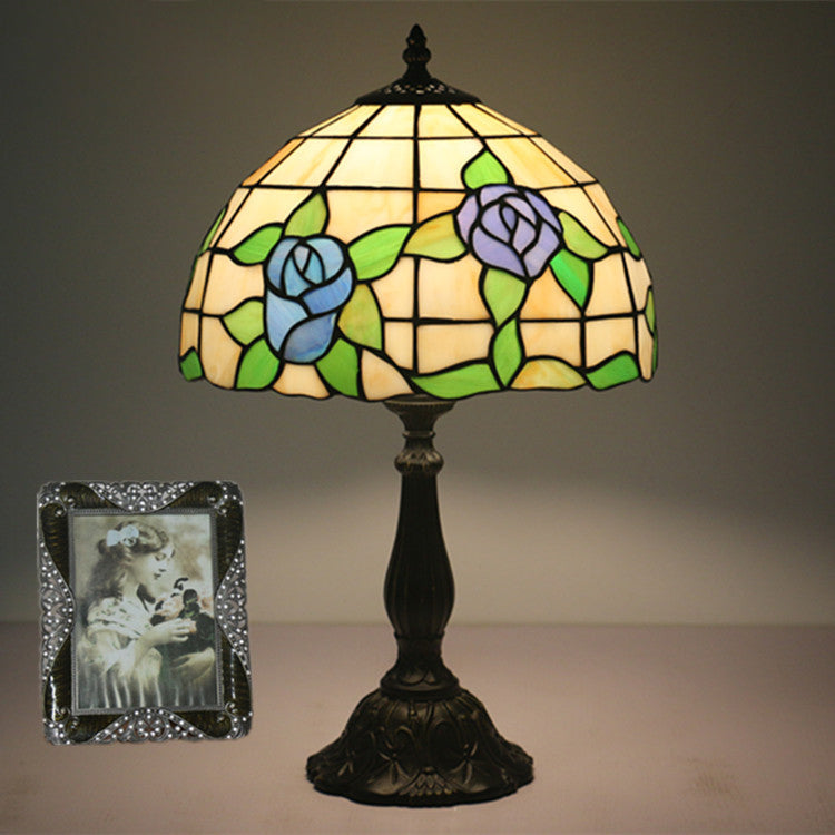 Traditional Tiffany Round Dome Flower Zinc Alloy Base Stained Glass 1-Light Table Lamp For Bedroom