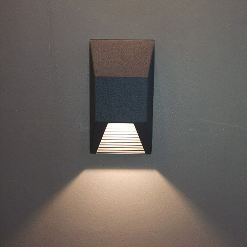 مصابيح حائط LED مقاومة للماء بتصميم هندسي عصري خارجي 