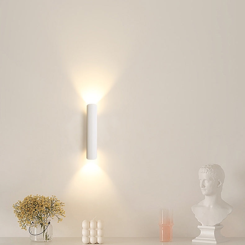 مصباح حائط LED بتصميم أسطواني معاصر من الحديد والألومنيوم بتصميم نورديك لوضعه بجانب السرير 
