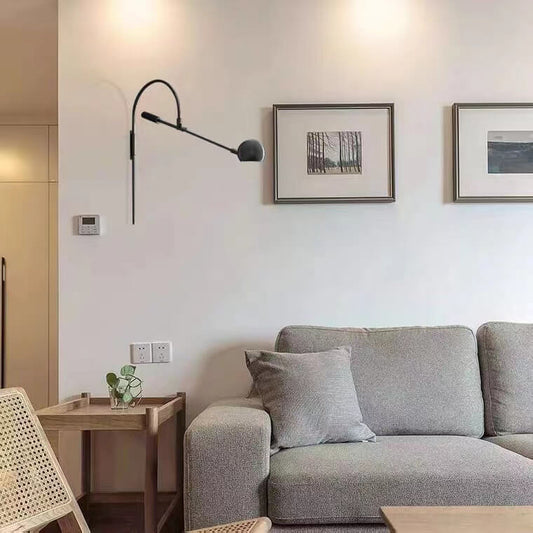 مصباح حائطي بسيط من الحديد بتصميم إسكندنافي مع ذراع دوارة منحنية وإضاءة واحدة 