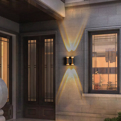 مصباح حائط LED مستطيل الشكل مصنوع من الألومنيوم والزجاج بتصميم عصري بسيط ومقاوم للماء للفناء الخارجي 