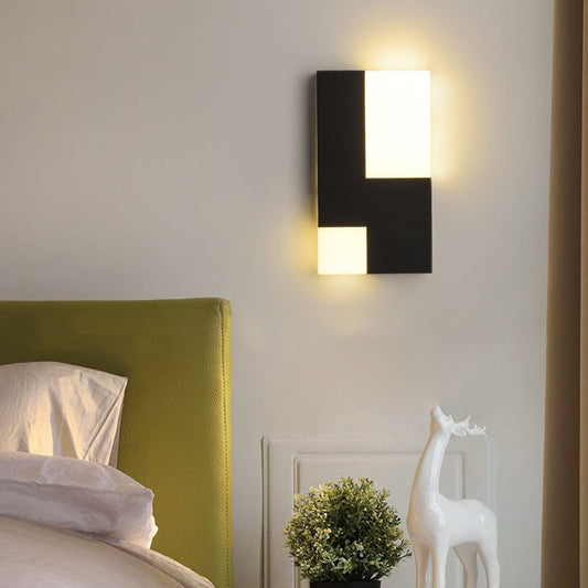 مصباح حائط LED مصنوع من الحديد الأكريليك بتصميم هندسي مربع الشكل وعصري وبسيط 
