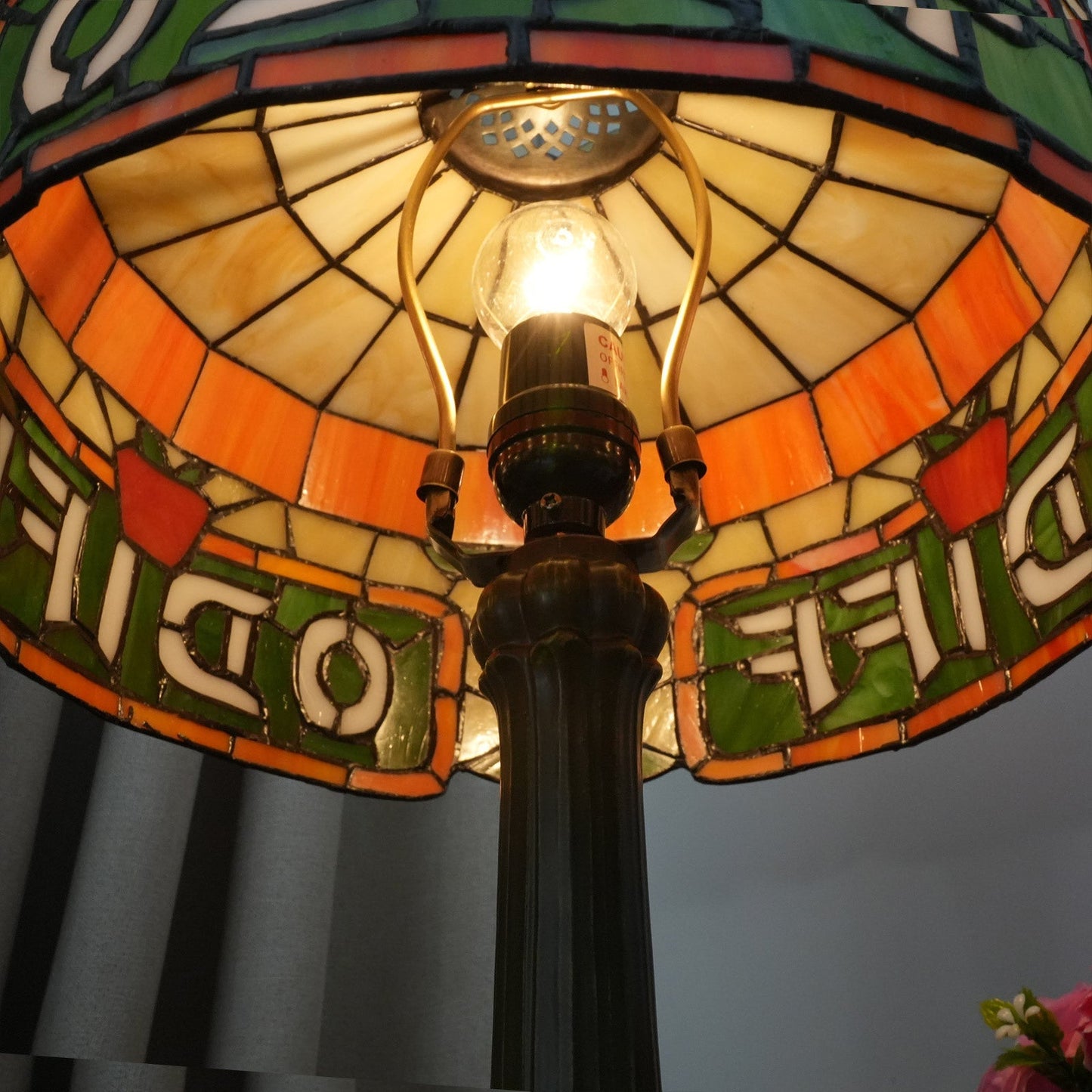 Traditional Tiffany Round Umbrella-Shaped Stained Glass Resin Iron 1-Light Table Lamp For Bedroom
