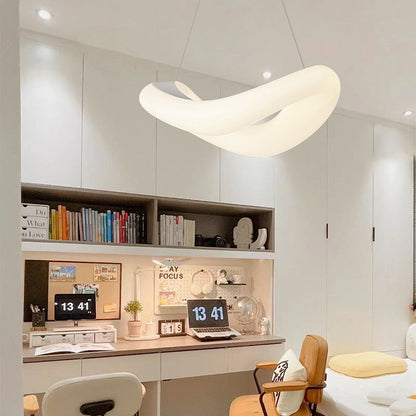 مصباح LED معلق بتصميم عصري بسيط من مادة البولي إيثيلين على شكل حلقة مموجة لغرفة النوم