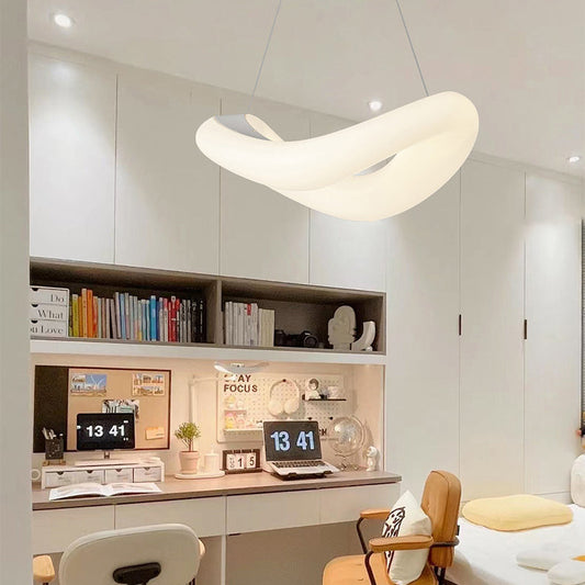 مصباح LED معلق بتصميم عصري بسيط من مادة البولي إيثيلين على شكل حلقة مموجة لغرفة النوم
