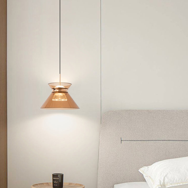 مصباح LED بتصميم الساعة الرملية المدبب المصنوع من الألومنيوم والأكريليك بتصميم بسيط وعصري لوضعه بجانب السرير 