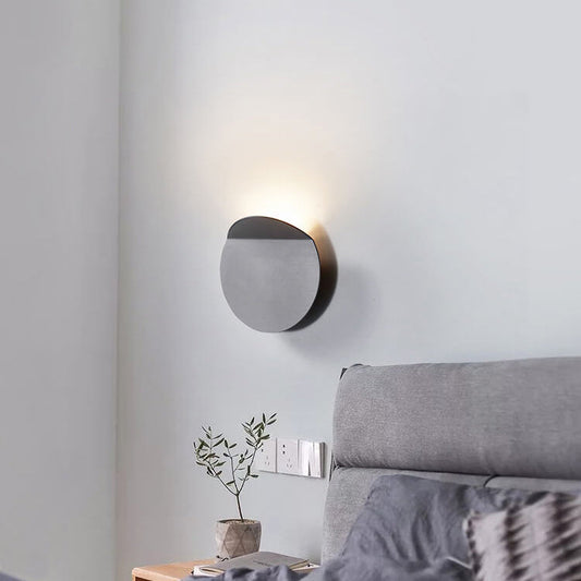 مصباح حائط LED على شكل قرص مطوي من الألومنيوم المصقول بتصميم دنماركي بسيط 