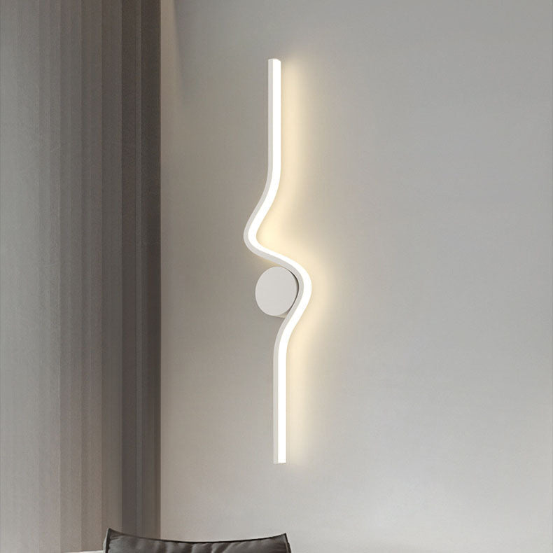 مصباح حائط LED طويل من الحديد والألومنيوم بتصميم عصري بسيط لغرفة المعيشة 