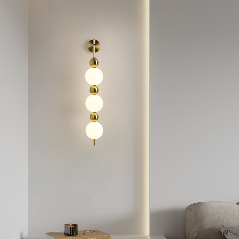مصباح حائط LED بسلسلة من القرع بتصميم بسيط على الطراز الاسكندنافي 