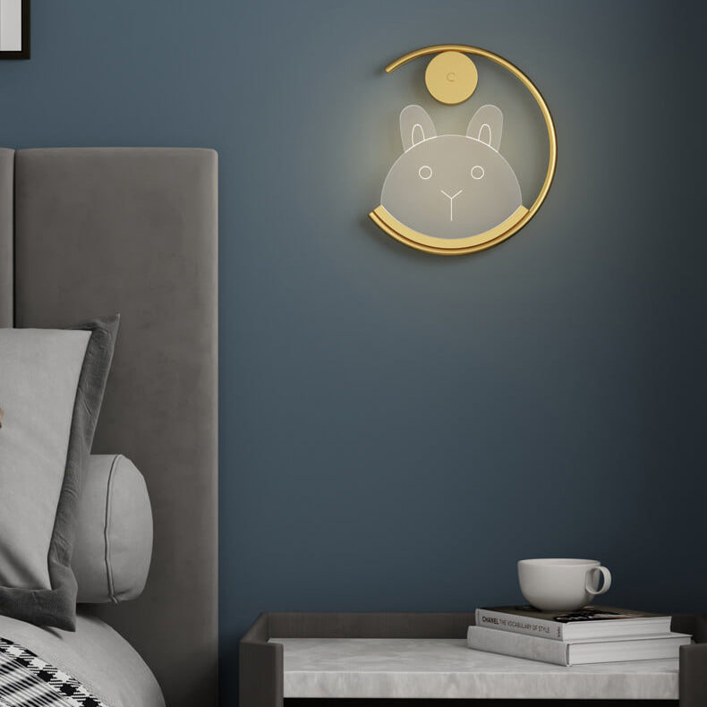 مصباح حائط LED إبداعي على شكل دب أكريليك ذهبي على شكل حرف C 