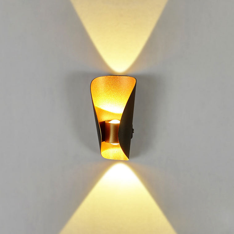 مصباح حائط LED مقاوم للماء بتصميم إبداعي وعصري وبسيط للشرفة الخارجية 