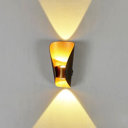 مصباح حائط LED مقاوم للماء بتصميم إبداعي وعصري وبسيط للشرفة الخارجية 