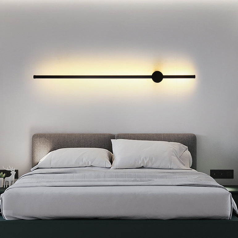 مصباح حائط LED طويل من الألومنيوم والحديد والسيليكون بتصميم عصري بسيط لغرفة النوم 