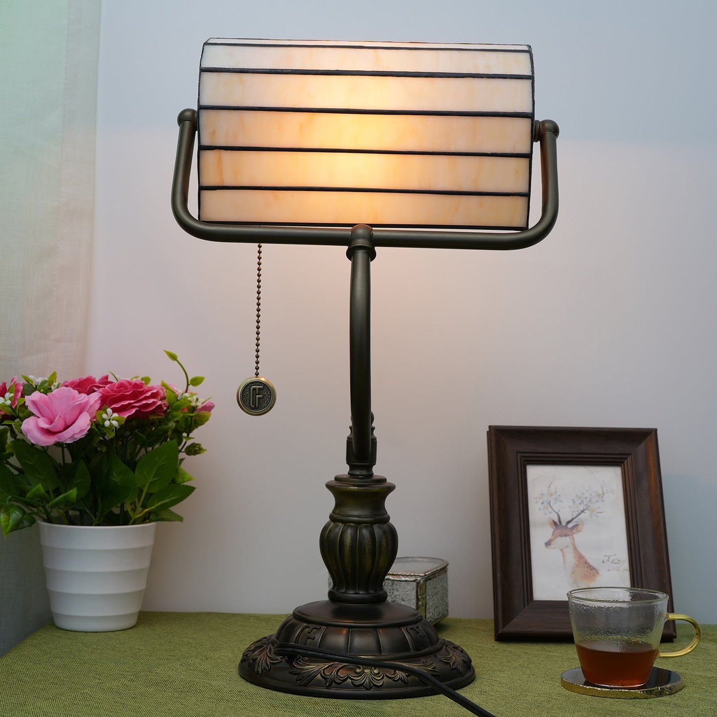 Traditional Tiffany Heart Design Stained Glass Resin Iron 1-Light Table Lamp For Bedroom