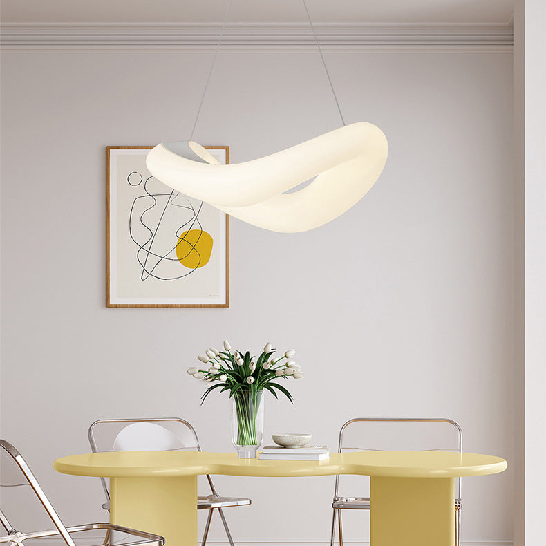 مصباح LED معلق بتصميم عصري بسيط من مادة البولي إيثيلين على شكل حلقة مموجة لغرفة النوم