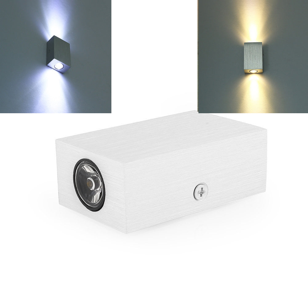 مصباح حائط LED مكعب من الألومنيوم المقاوم للماء بتصميم عصري وبسيط للفناء الخارجي 