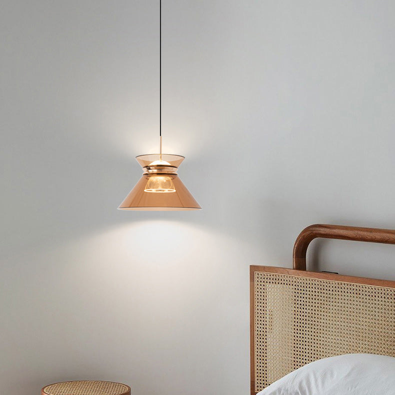 مصباح LED بتصميم الساعة الرملية المدبب المصنوع من الألومنيوم والأكريليك بتصميم بسيط وعصري لوضعه بجانب السرير 