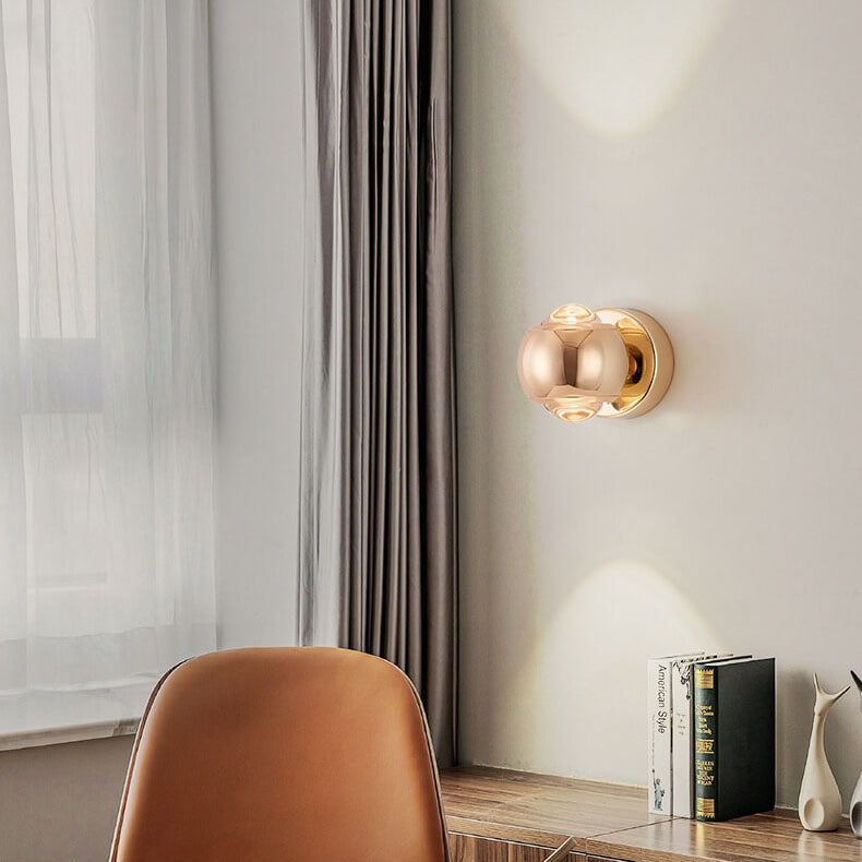 مصباح حائط LED بتصميم كرة حديدية إبداعي عصري بجانب السرير 
