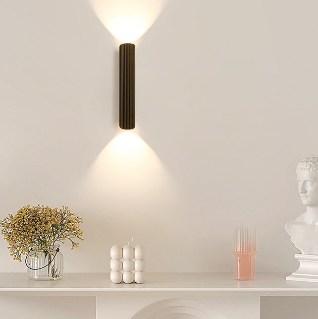 مصباح حائط LED بتصميم أسطواني معاصر من الحديد والألومنيوم بتصميم نورديك لوضعه بجانب السرير 