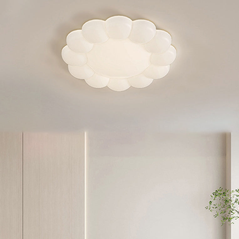 寝室用コンテンポラリー北欧クリームPEフラワーLEDフラッシュマウントシーリングライト