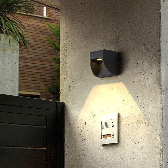 مصباح حائط LED مربع الشكل مقاوم للماء بتصميم عصري بسيط ومتوهج لأعلى ولأسفل 