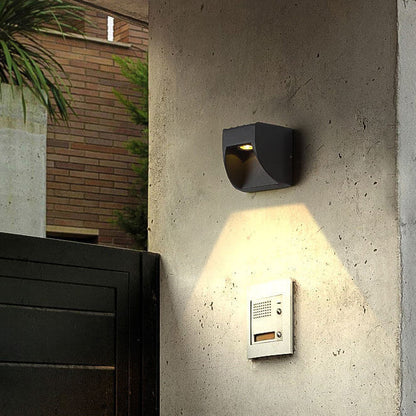 مصباح حائط LED مربع الشكل مقاوم للماء بتصميم عصري بسيط ومتوهج لأعلى ولأسفل 