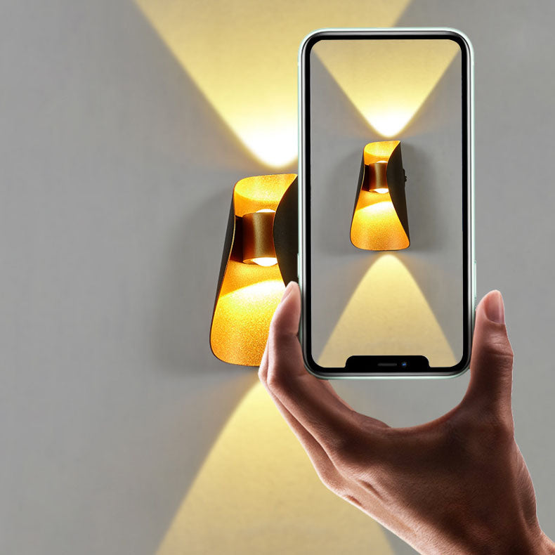 مصباح حائط LED مقاوم للماء بتصميم إبداعي وعصري وبسيط للشرفة الخارجية 