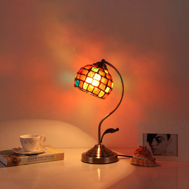 European Vintage Tiffany Round Head Glass Hardware 1-Light Table Lamp