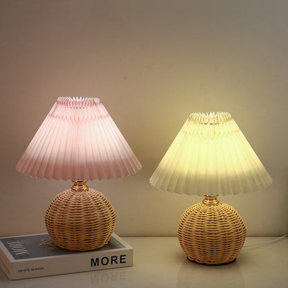 寝室用、現代的な北欧風ラタン生地プリーツ円錐ボールLEDテーブルランプ