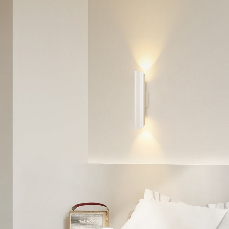 مصباح حائط LED بتصميم أسطواني معاصر من الحديد والألومنيوم بتصميم نورديك لوضعه بجانب السرير 