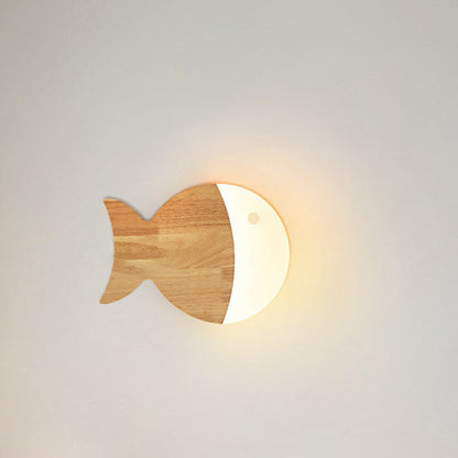 مصباح حائط LED بتصميم سمكة صغيرة إبداعي بسيط من الخشب بتصميم نورديك 